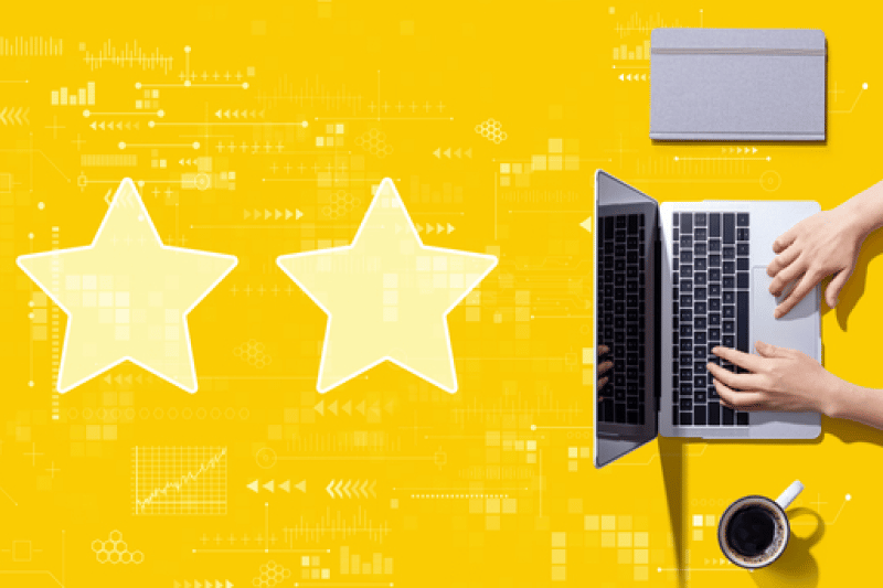 notebook fazendo avaliação de desempenho com duas estrelas